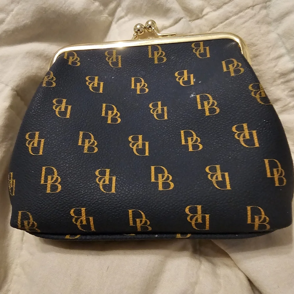 Dooney & Bourke Cin Purse Credit Card Holder - Picture 3 of 7